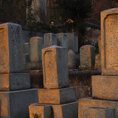 古いお墓イメージ